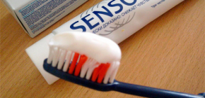 L'uso dei dentifrici Sensodyne per i denti sensibili