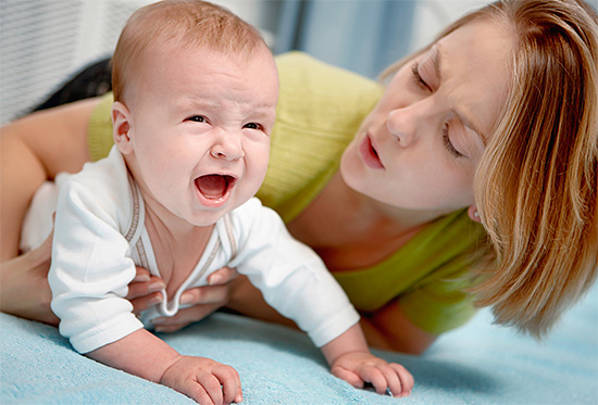 Il est très important de commencer à prendre soin des dents de bébé du bébé immédiatement après la dentition.