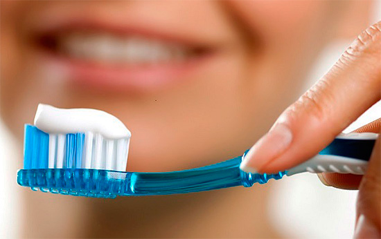 Healern Evdokias drömbok förbinder att borsta tänderna med att bli av med problem och kampen för välbefinnande.