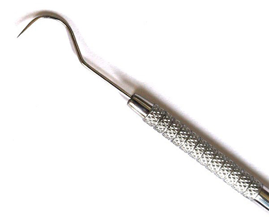 A dental probe (pictured) is widely used to diagnose hidden foci of tooth decay.