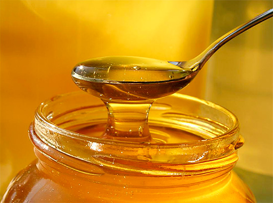 Une autre idée fausse courante chez les gens est l'utilisation de miel pour protéger et renforcer les dents.