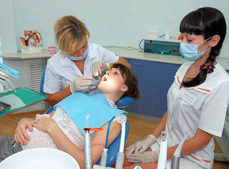 U kunt er zeker van zijn dat de tandarts tijdens de behandeling alle handelingen uitvoert, rekening houdend met uw zwangerschap.