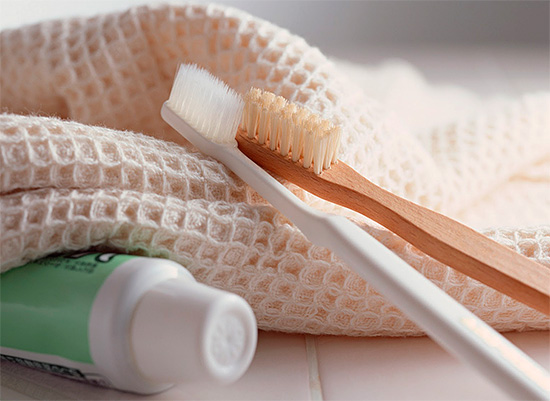 Pravidelné čistenie zubov je tiež dôležité počas tehotenstva, aj keď je prekonaná únava a toxikóza, pretože tento postup zohráva rozhodujúcu úlohu pri prevencii vzniku zubného kazu.
