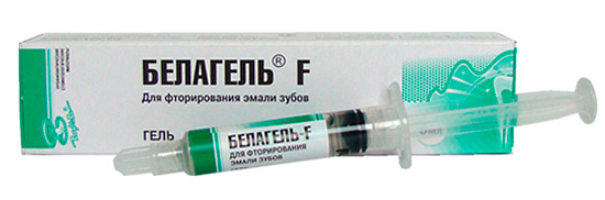 Vorbereitung zur Fluoridierung des Zahnschmelzes Belagel F.