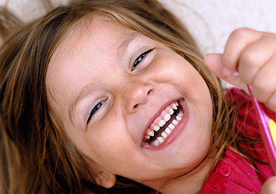 Laiku ir teisingai prižiūrėdami kūdikio dantis, jūs ateityje suteikiate jam sveiką gyvenimą ir gražią šypseną.