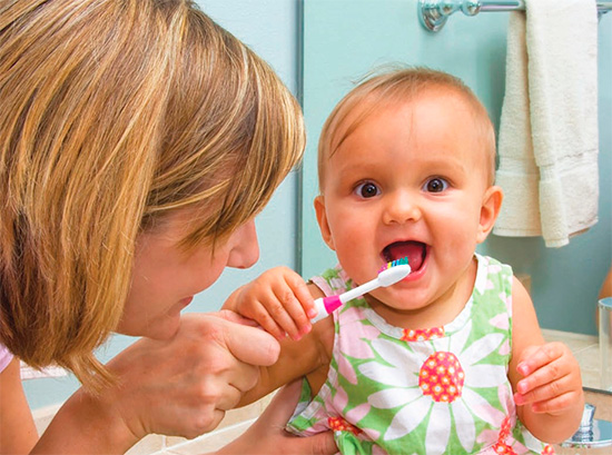 You need to teach your child to brush his teeth in a playful way so as not to cause hostility to this important procedure.