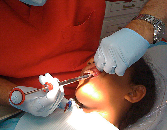Així es realitza l’anestèsia local a l’odontologia