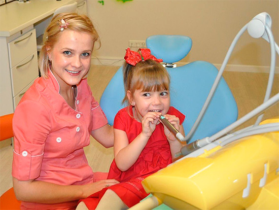 Föräldrar till spädbarn ställer många intressanta frågor för pediatriska tandläkare, av vilka några låter titta närmare ...