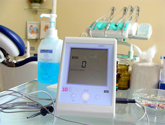 Device for electroodontodiagnosis (EDI)