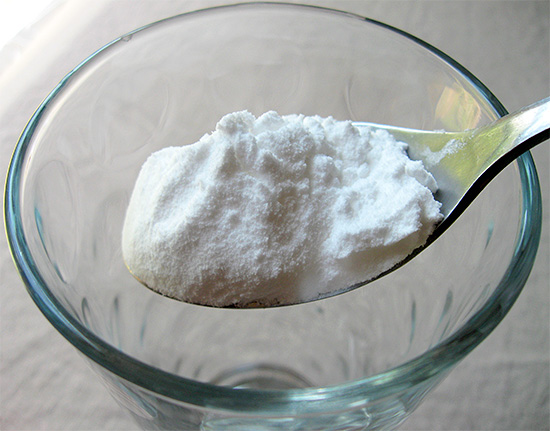O soluție hipertonică de sare și sodă vă permite uneori să întindeți parțial puroiul de la gingia inflamată.
