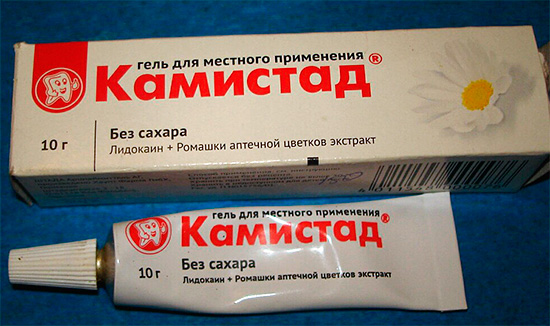 Le gel Kamistad peut être utilisé pour anesthésier les gencives sur une dent de sagesse.