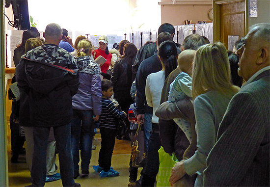 The queue in the dental clinic can discourage any desire to treat teeth ...