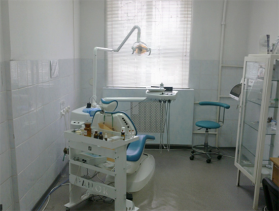 Zubní ordinace na klinice ekonomické třídy.