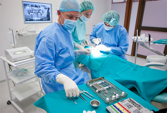 Een anesthesist-reanimator speelt in alle stadia van de procedure een zeer belangrijke rol.