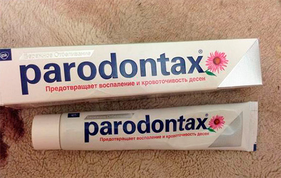 لا يحمي Paradontax Gentle Whitening الأسنان من التسوس ويعالج اللثة فحسب ، بل يساعد أيضًا على زيادة بياض الأسنان.
