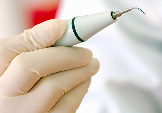Takéto zariadenie sa používa na bielenie zubov ultrazvukom.