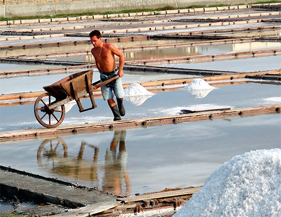 Bulharsko, Pomorie - takto vypadá těžba soli