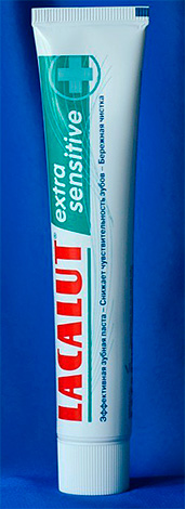 Och detta är Lacalut Extra Sensitive (som namnet antyder, kännetecknas denna produkt av en mer uttalad effekt).