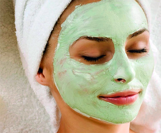 Det rekommenderas starkt inte att göra masker från tandkräm i ansiktet, eftersom det kan orsaka allvarlig skada på huden.