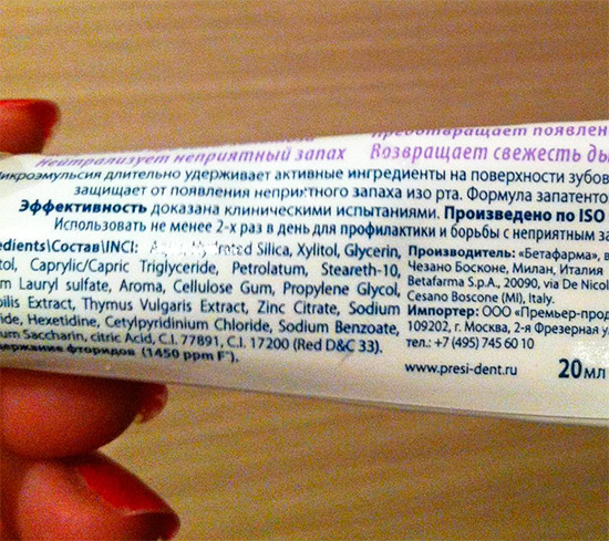 En la foto se puede ver que President Defense contiene muchos componentes antibacterianos en la composición de la pasta de dientes.