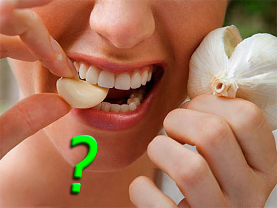 Mit einem bestimmten Ansatz hilft Knoblauch wirklich bei Zahnschmerzen, aber nicht jeder beschließt, auf seine Hilfe zurückzugreifen ...