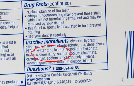 Le lauryl sulfate de sodium fait partie de nombreuses marques de dentifrices Crest.