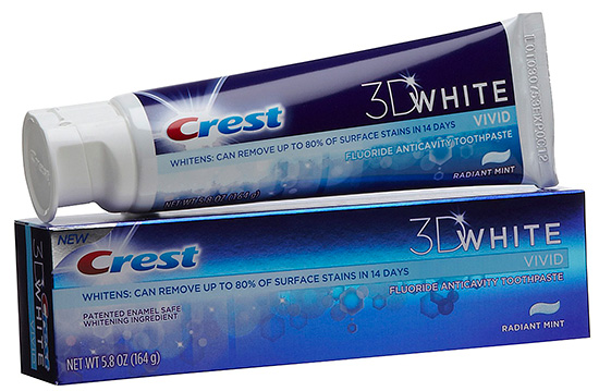 Nuotraukoje parodytas Crest balinančios dantų pastos iš „3D White“ serijos pavyzdys.