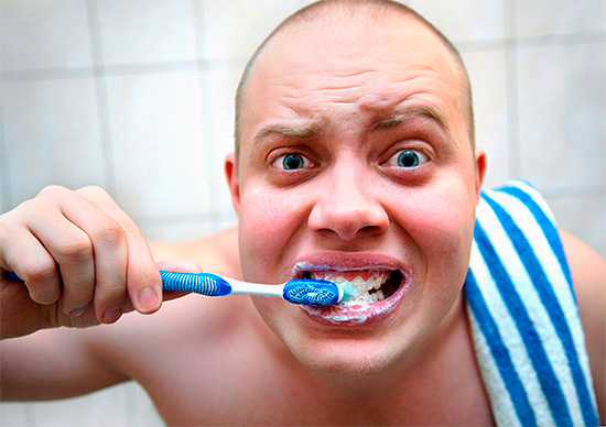 النتيجة الأكثر شيوعًا غير المرغوب فيها لاستخدام معجون التبييض هي زيادة حساسية الأسنان.