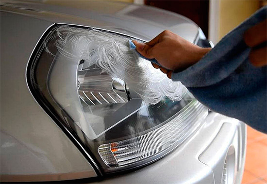 Túto vlastnosť je možné použiť napríklad na leštenie svetlometov automobilov.