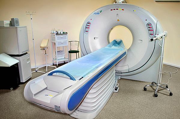 Univerzální počítačový tomograf.