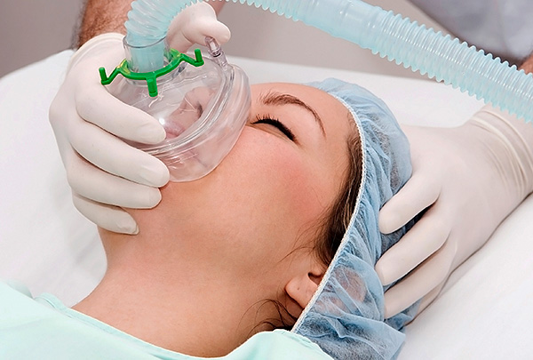 في بعض الحالات ولمؤشرات معينة ، يمكن إجراء عملية الزرع تحت التخدير العام.