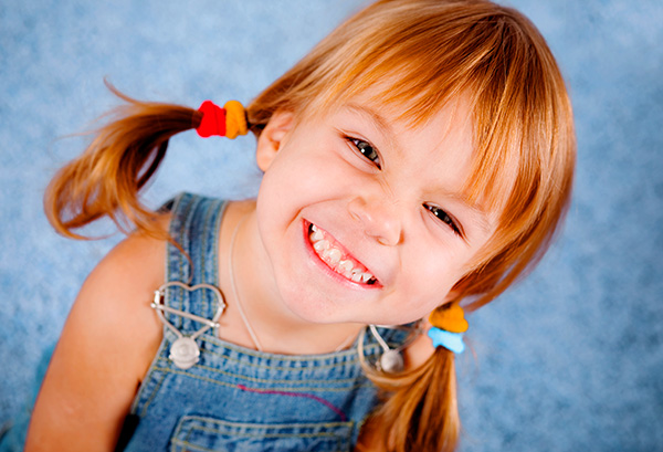 Los padres deben esforzarse por mantener saludables todos los dientes de leche del bebé hasta que su cambio natural.