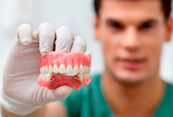 Pojďme mluvit o výhodách a nevýhodách zubních protéz z akrylového plastu ...