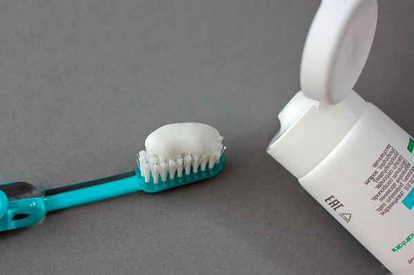 Izvēloties zobu pastu, īpaši jutīgiem zobiem, ir svarīgi ņemt vērā vairākas nianses ...